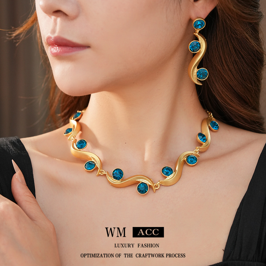 Medieval vintage diamantes ondulados pendientes collar lujo ligero nicho conjunto retro joyas versátiles femeninas sensación de alta calidad image 3