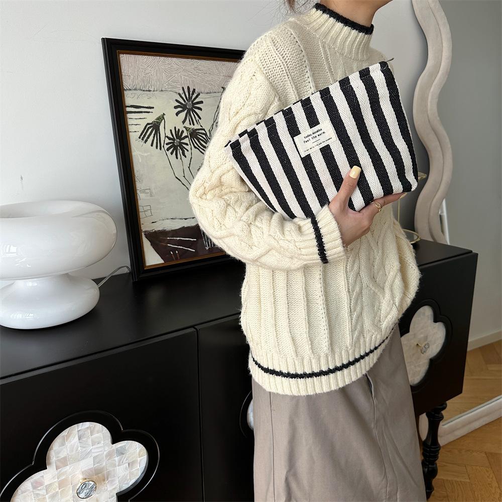 97g Weight Canvas Lining Material Zipper Closure Type / Strap Type Cosmetic Bag Bags Type Casual, Holiday Occasion Canvas Material Bag, Stripe Pattern All Seasons Season Women's Gender Streetwear Style Square Shape Medium Size Streetwear Bag Stripe Canvas Square Makeup Bags 32