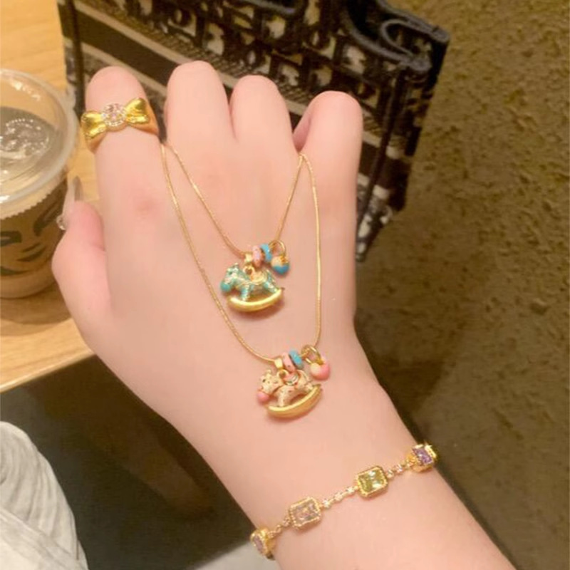 中国のレトロなかわいいカルーセルペンダントネックレス女性のための甘いドーパミンエナメル鎖骨チェーン絶妙なジュエリー|undefined