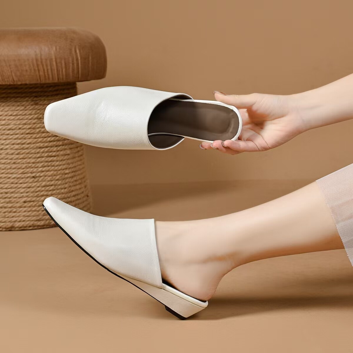 Dép sandal nữ da thật mũi vuông quai chữ V đế bệt chống trượt — màu đen chi tiết 6