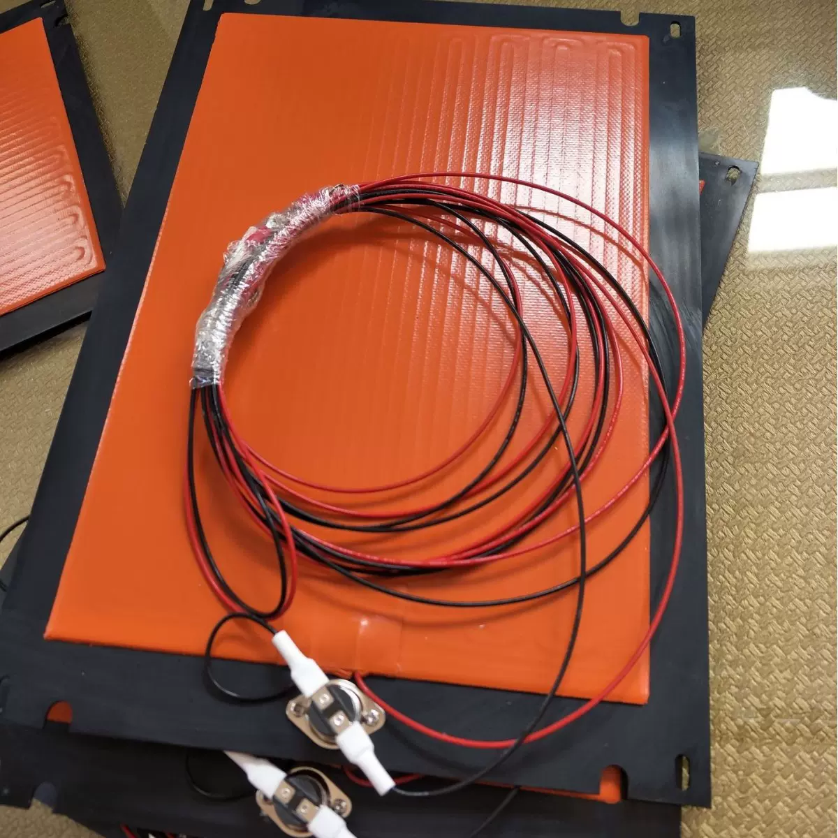 通讯机柜补偿温度加热板加热片发热膜加热器