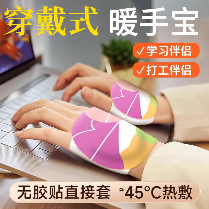 暖かい足は女性の足の裏にくっついています。|undefined