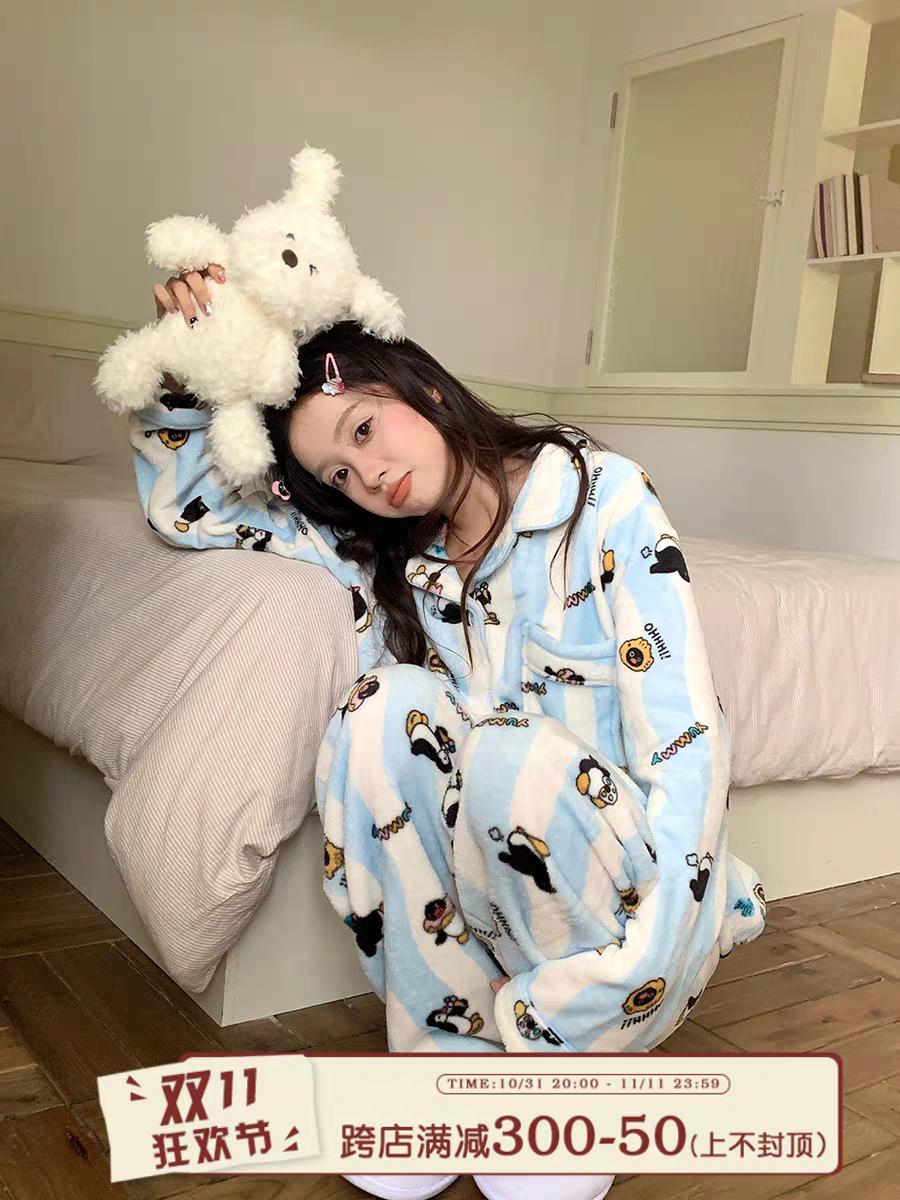 Transmisión en vivo de invierno transfronterizo cálido más pijamas engrosados de terciopelo mujeres lindo rebeca de solapa de ins servicio a domicilio de una pieza