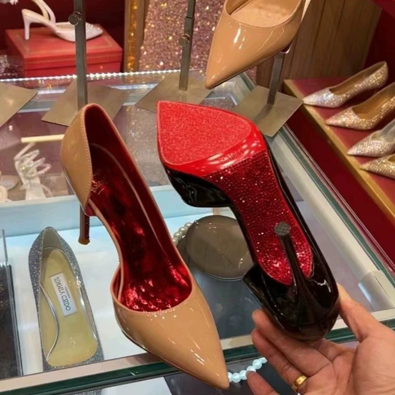 Красивые красные босоножки на высоком каблуке для женщин, весна 2024, французский заостренный носок, боковые вырезы, шпильки, неглубокий каблук, дышащие, модные туфли