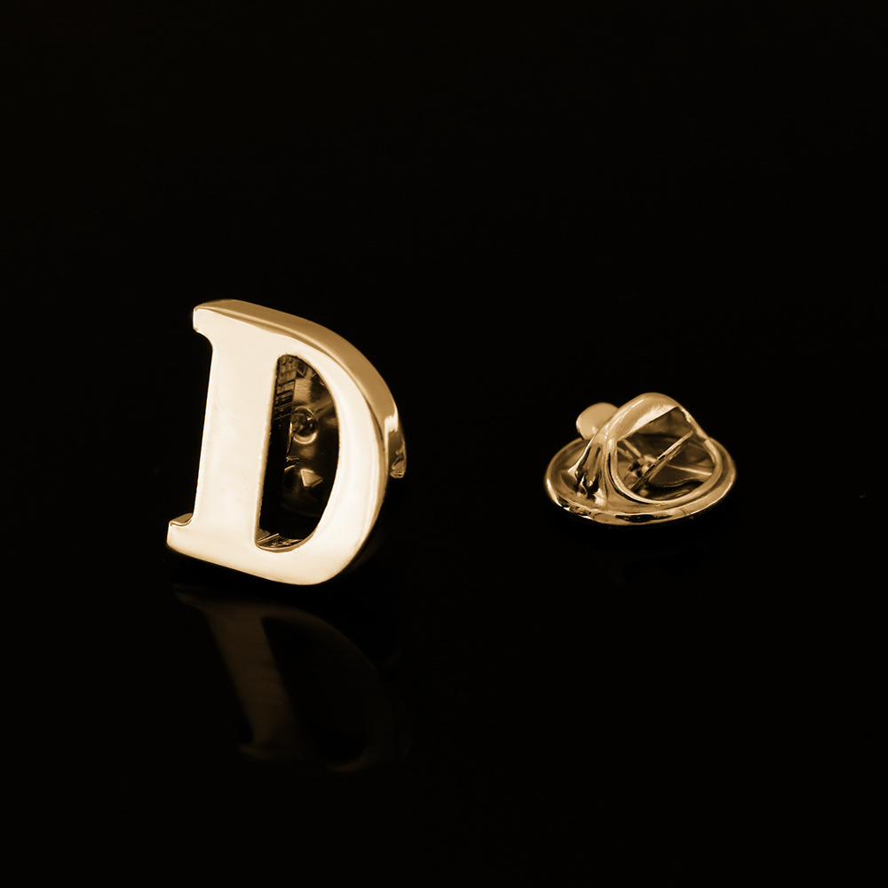 [Cobre puro de doble capa de galvanoplastia sin inventario] Joyería de los hombres de moda 26 letras broche collar pin insignia al por mayor