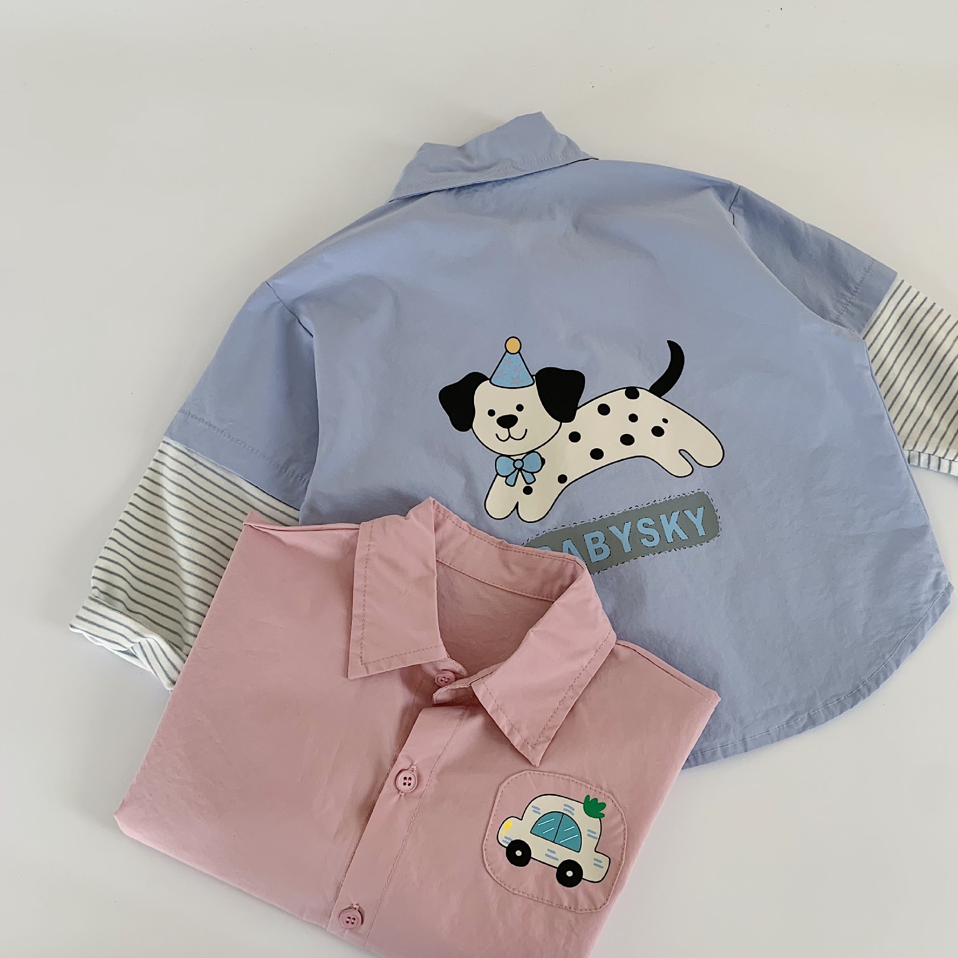 Camisas infantiles Mai Bao 2025, otoño nuevo estilo coreano para bebés de hombres y mujeres, rayas falsas de dos piezas de camisa de tela interior de moda infantil