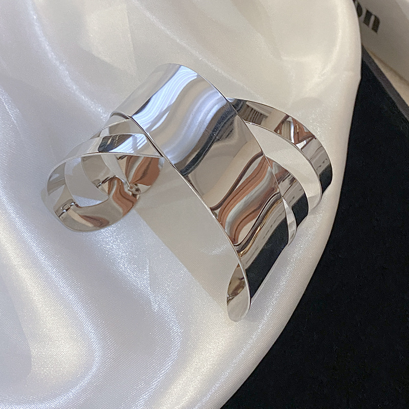 40g Weight 0.03µm Gold Plating Thickness Electroplating Gold Plating Process Copper Plated Plating Material Bangle Classification 1 Piece Quantity Party, Date Occasion Metal Material Geometric Pattern Women's Gender Elegant, Simple Style Style Plating Craft Elegant Simple Style Geometric Metal Plating Women's Bangle 19