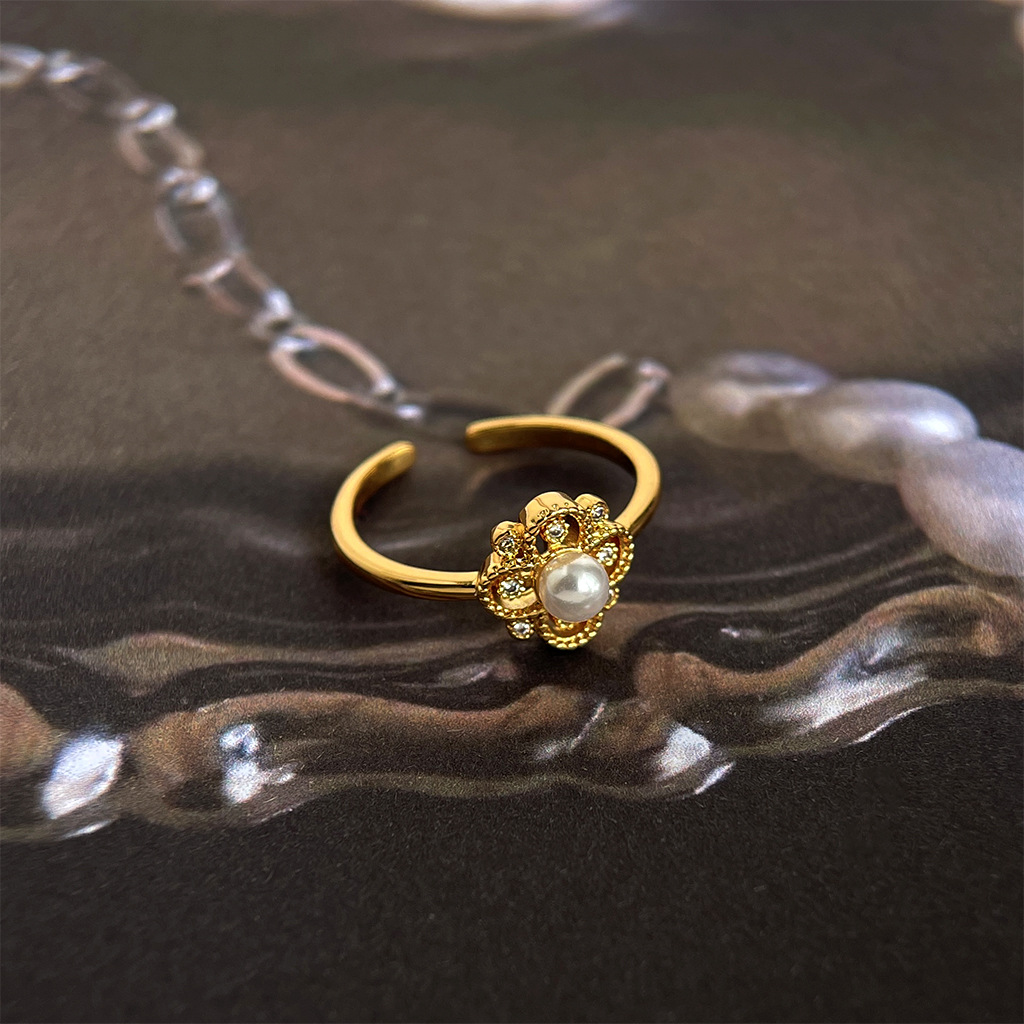 Vintage medieval style micro-inlaid zircon hollow palace style ring electroplated with 18K real gold retro index finger ring