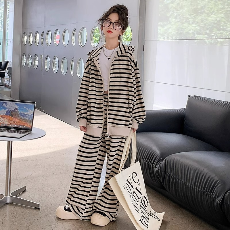 Traje de niñas ropa de otoño 2023 nueva moda para niños estilo occidental camisa de cremallera a rayas traje de dos piezas de moda casual para niños grandes