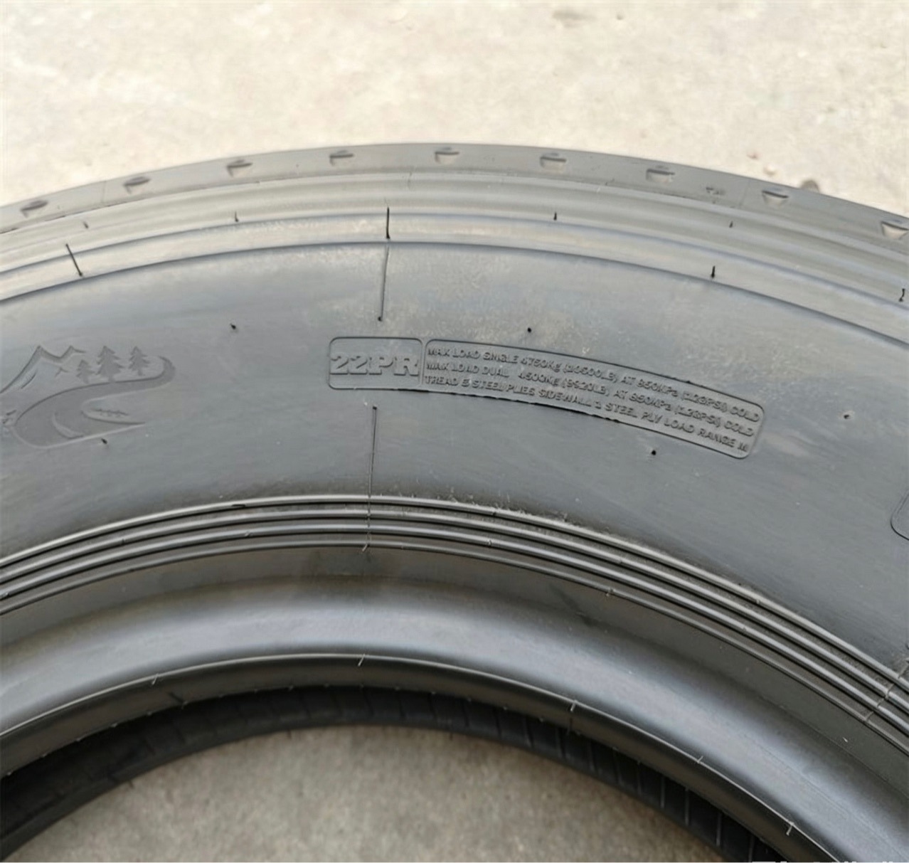 Langma Tire 325/95R24 Vacuum Tire High Wear Resistance Strong Load-Bearing Capacity for Cranes and Hoists All Steel Wire 22 Layers LM559