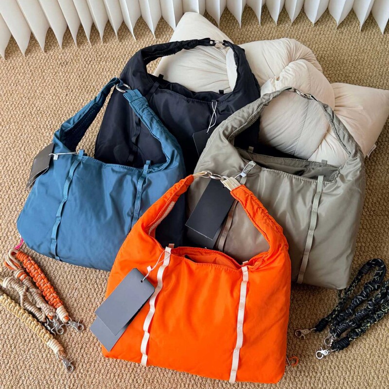 2026 New Model Mountain-Style Functional Lightweight Cloud-Shaped Large-Capacity Water-Resistant Tote Bag for Commuting
