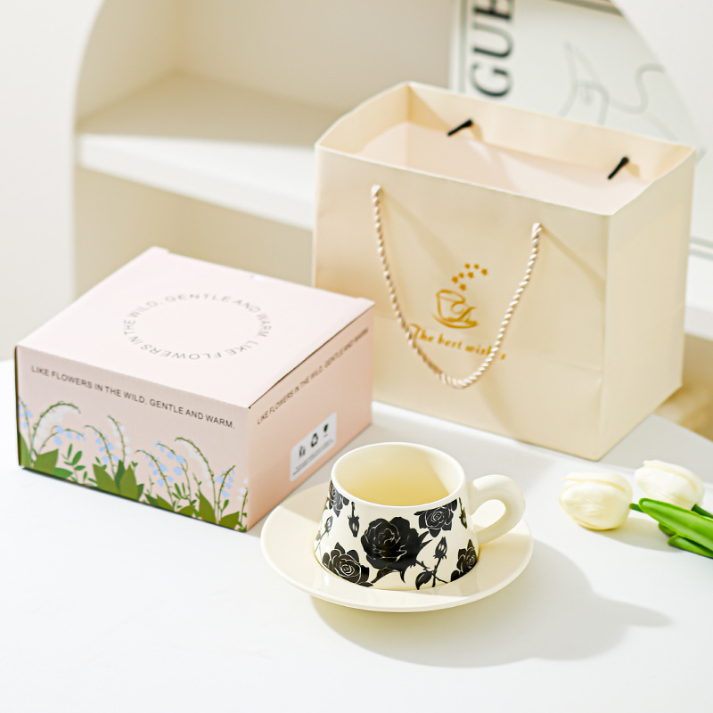 Trabajadores de oficina creativos Té de la tarde Taza de café Juego de platillos Taza de cerámica Sentido de alta gama Taza de regalo para recién casados