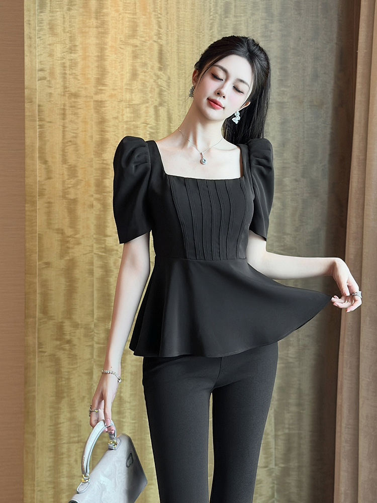 Áo thun nữ cổ vuông tay phồng dáng ôm không đều — Màu đen