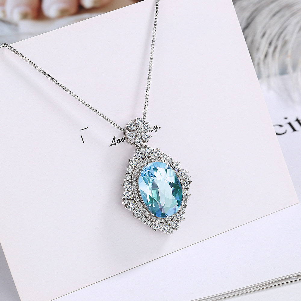 Fashionable elegant blue pendant with zircon