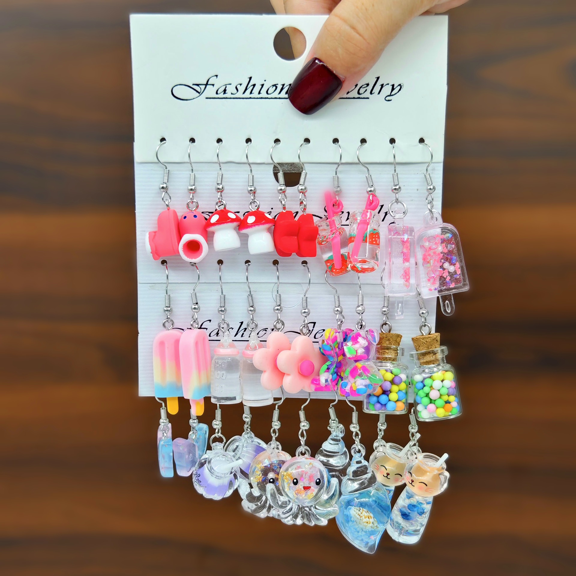 Moda transfronteriza de venta caliente de dibujos animados animales de caballo blanco resina de margarita simulación de alimentos donut auriculares multi-pieza conjunto