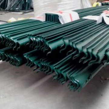 价格优惠欧洲葡萄园U型柱/U型钢桩立柱/绿色喷塑立柱天津金属制品
