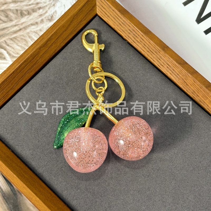 さくらんぼのキーホルダーアクセサリーのバッグのストラップがおしゃれで美しい水晶樹脂車センチ車のキーホルダーの女性