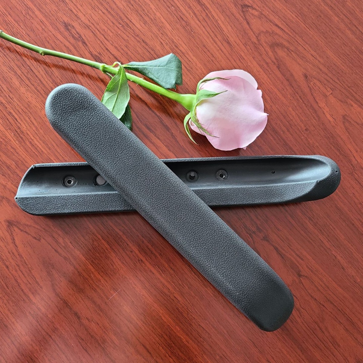 PU耐磨轮椅配件 pu自结皮扶手 聚氨酯防滑耐磨坐垫 长弯轮椅扶手