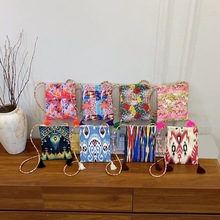 批发洋气2025秋新款民族风文艺国风手机包个性手工小众斜挎小布包