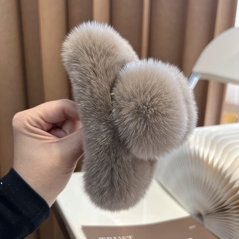 Plush Material Women's Simple Style Solid Color Plush Hair Claws