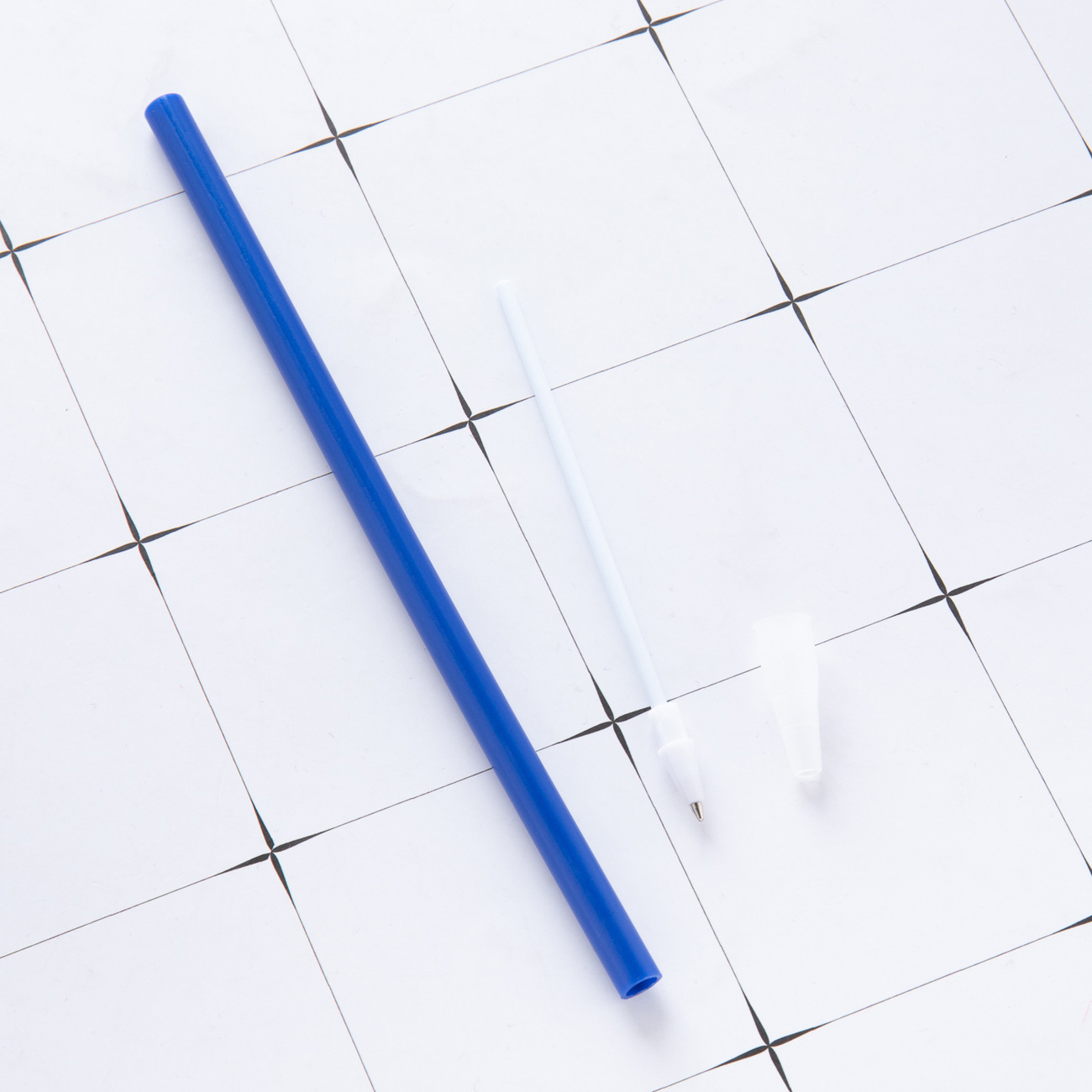 Bolígrafo de tubo de tracción de bricolaje, estuche de bolígrafo de plástico multicolor, bolígrafo simple aceitoso, bolígrafo de regalo publicitario con logotipo impreso