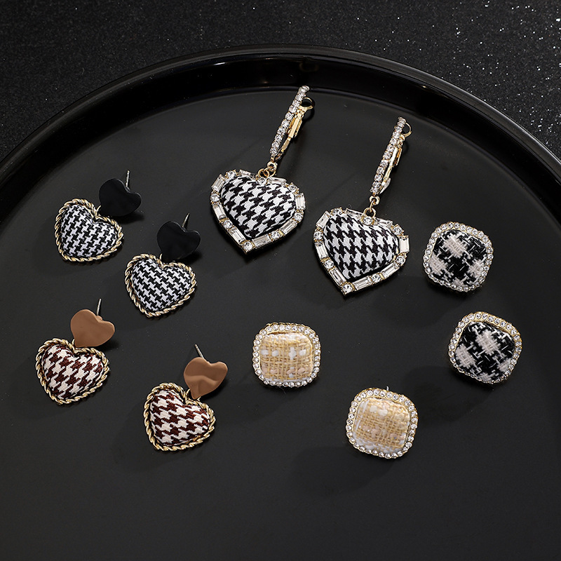 Demi-season fashionable universal earrings