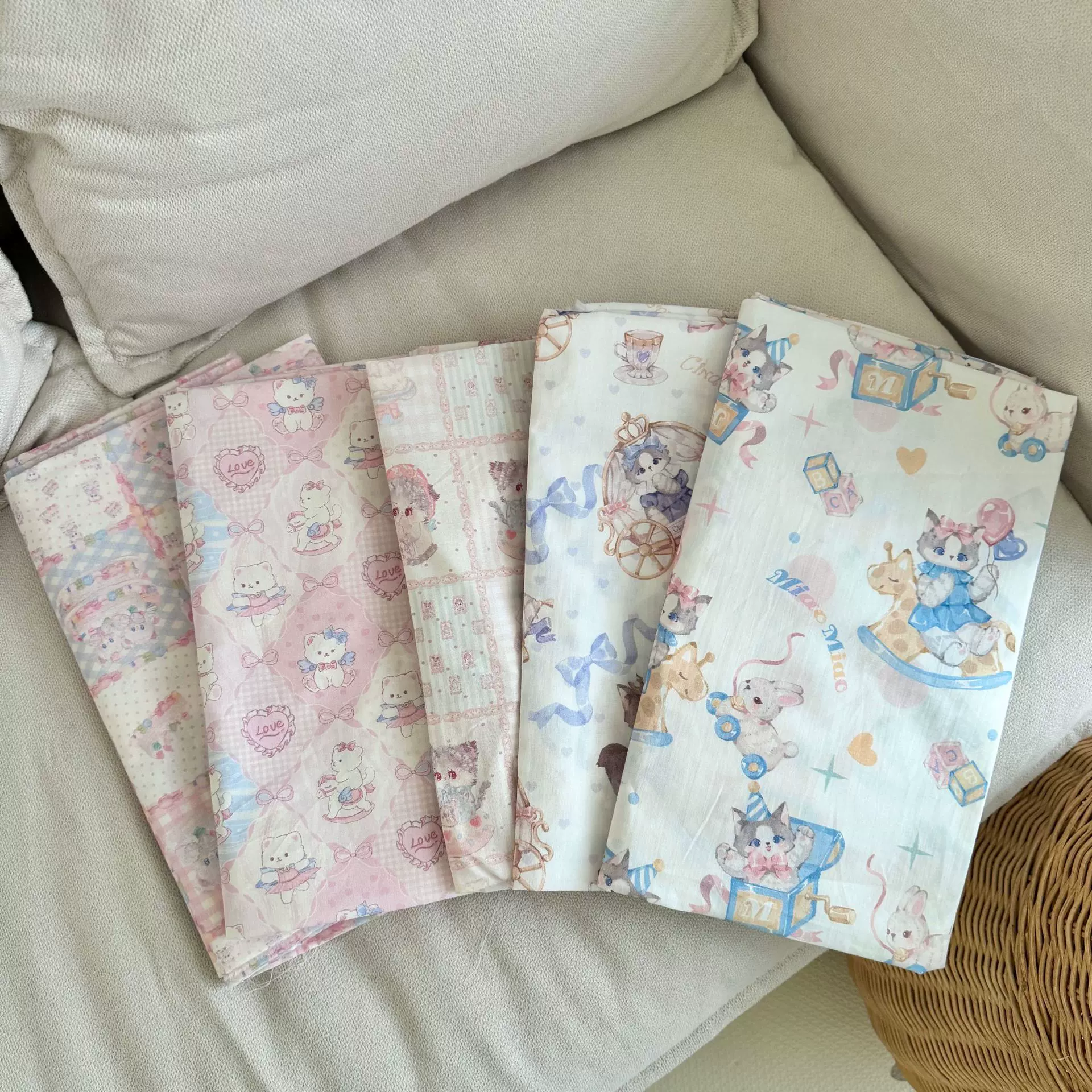 全棉60支数码印花布料 卡通动物猫咪布 箱包家居服童装睡衣面料