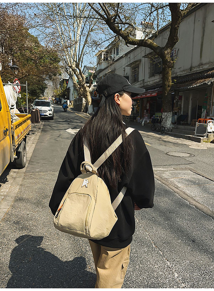 Unisex casual large-capacity crossbody bag, sporty casual student backpack, fashionable and versatile commuter single-shoulder bag undefined