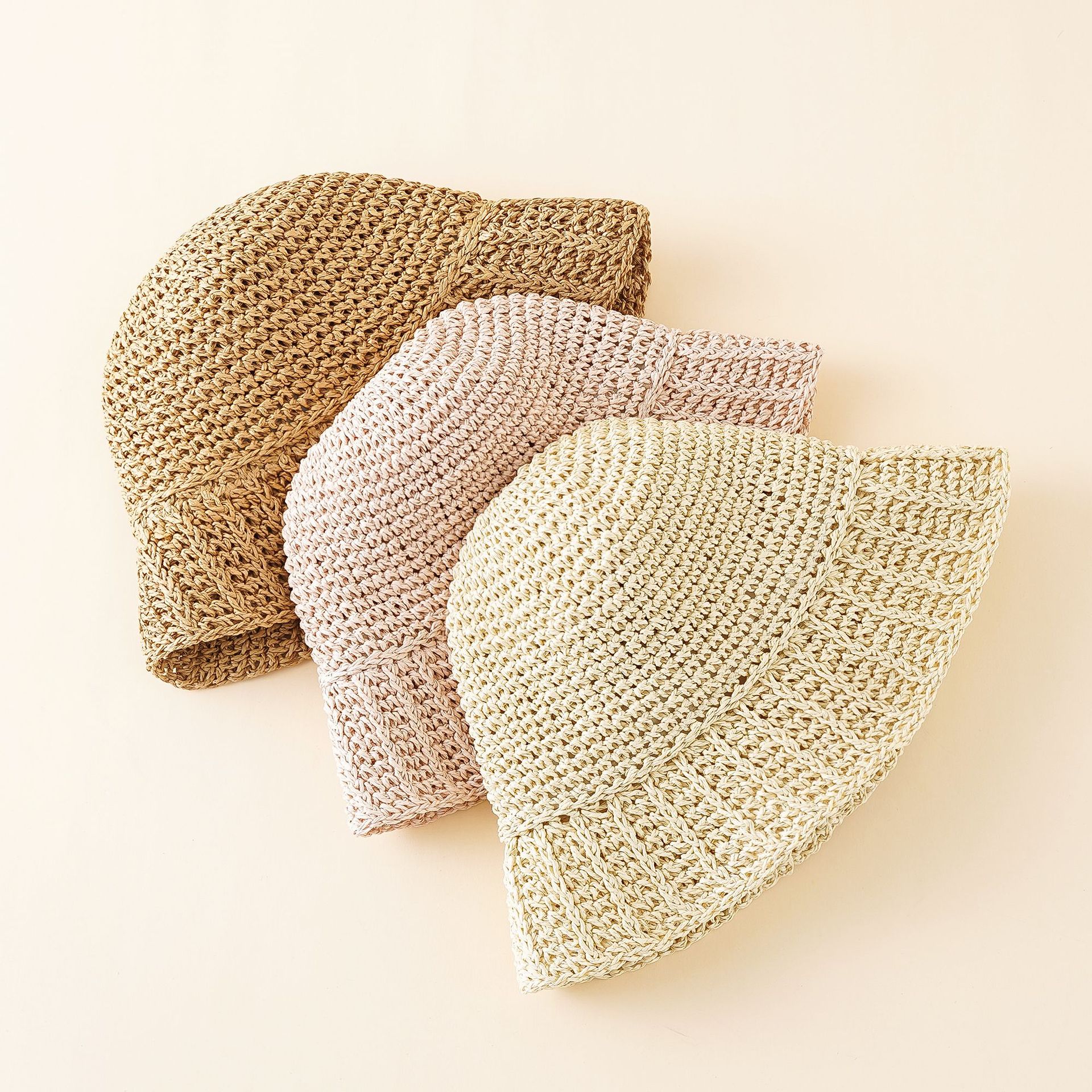 Sombrero de paja de estilo pastoral sombrero de playa de viaje temperamento femenino de verano sombrero de pescador versión coreana femenina sombrero para el sol nuevo pequeño fresco