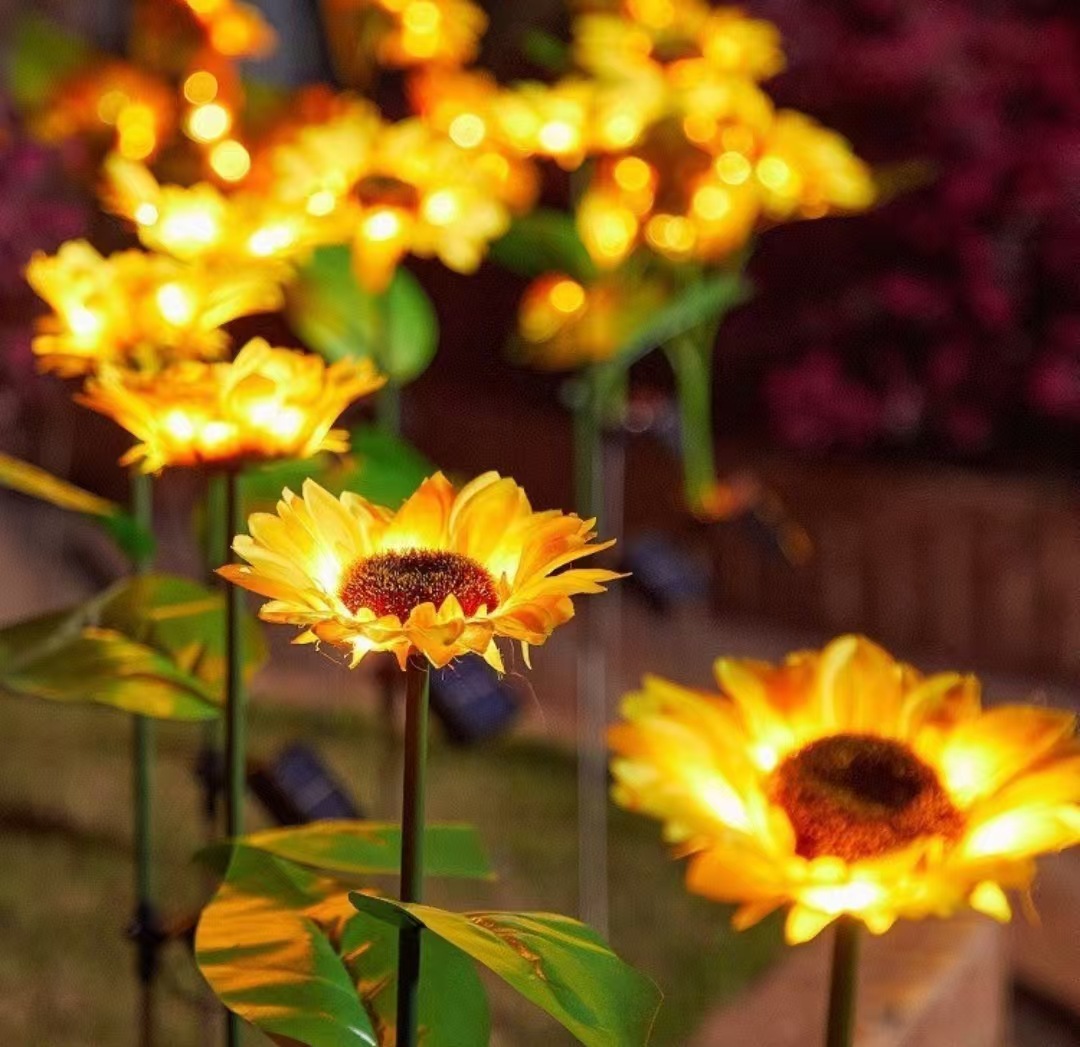 Decoración de la atmósfera de vacaciones girasoles, césped al aire libre, césped de trigo, jardín, lámpara de flores, estilo de enchufe
