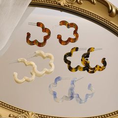 精致时尚镂空树脂晕染花朵耳环女日常通勤气质耳钉小众百搭耳饰