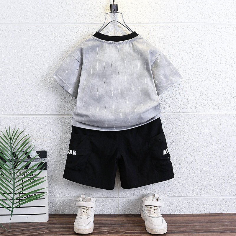 7207 Traje de manga corta para niños Camiseta con letras estampadas de verano para niños de estilo occidental Traje de dos piezas de la calle frita de verano 2025 marea