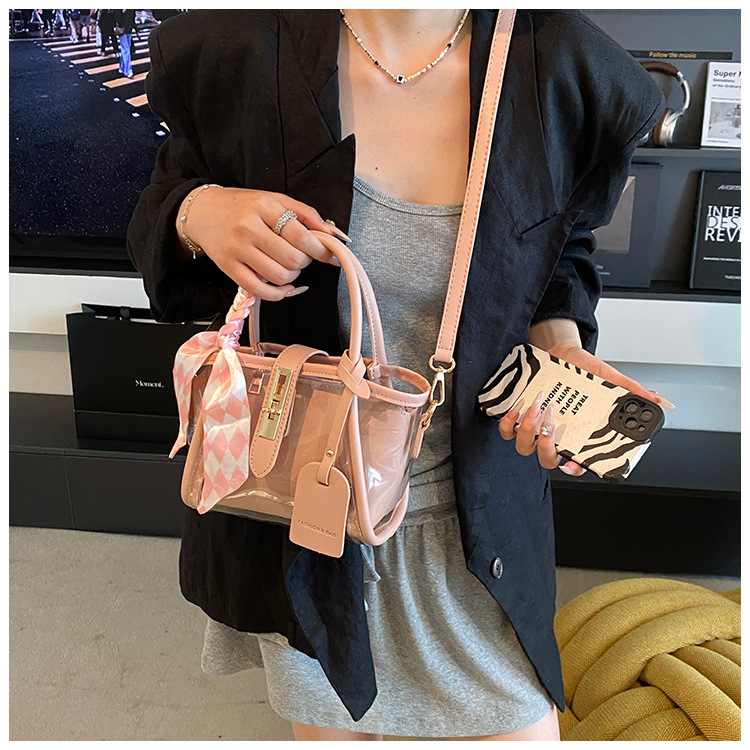This year's popular women's handbag features a new, stylish and versatile hand-held crossbody bag with a Korean niche design and a bucket bag undefined