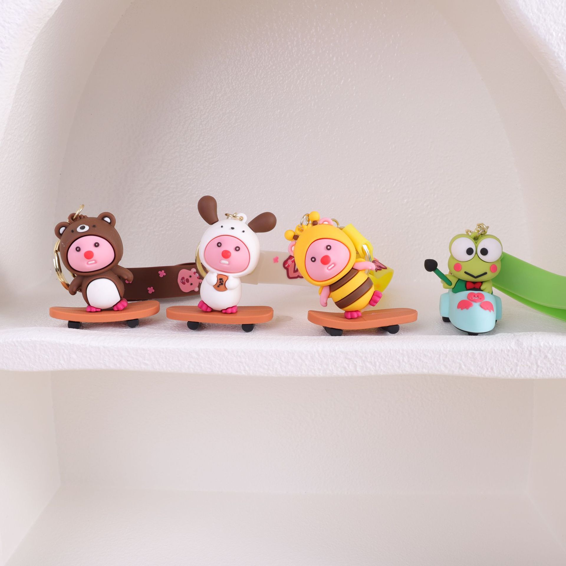 Sesame Street colgante muñeca joyería linda al por mayor de dibujos animados motocicleta colgante mochila pareja llavero llavero llavero