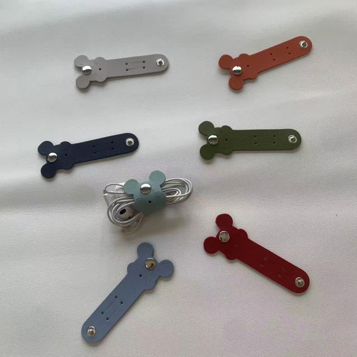 跨境热卖 新款可爱小熊造型PU皮革材 绕线器 耳机USB和充电线配件