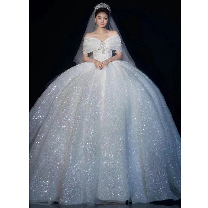 Off-hombro vestido de novia principal 2024 Nueva novia francesa pequeña corte retro Hepburn estilo cola grande hilo