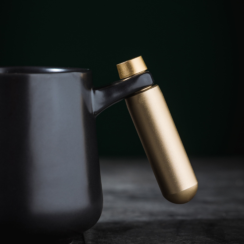 Taza de mango de metal original Taza de cerámica Taza de café Taza de agua Tallado LOGO Grabado de regalo de alta gama
