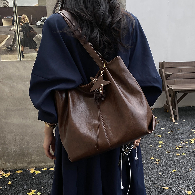 Túi tote nữ cỡ lớn dáng shopping, đeo vai hai quai, chất liệu PU mềm, phong cách công sở — Màu cà phê Không có mặt dây chuyền, Màu nâu không có mặt dây chuyền, Rượu vang đỏ không có mặt dây chuyền, kaki không có mặt dây chuyền chi tiết 31