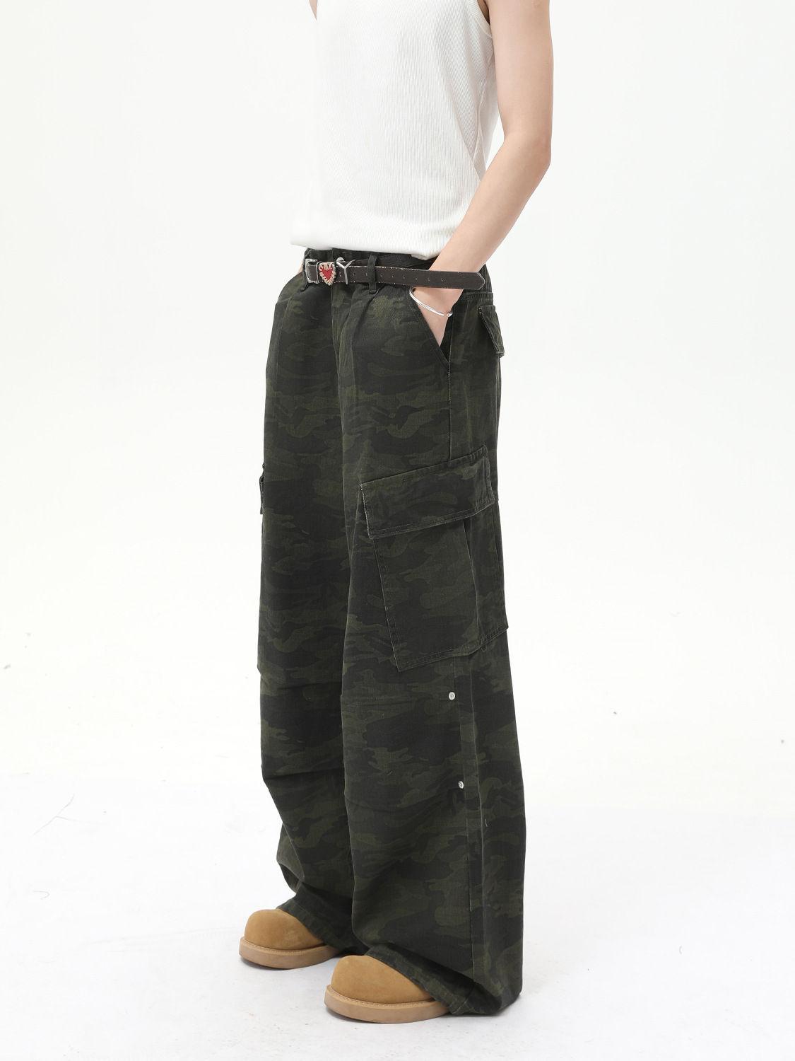 MTLCLOTHES para hombre | Vaqueros sueltos de algodón de camuflaje con diseño plisado de calle grande de bolsillo americano