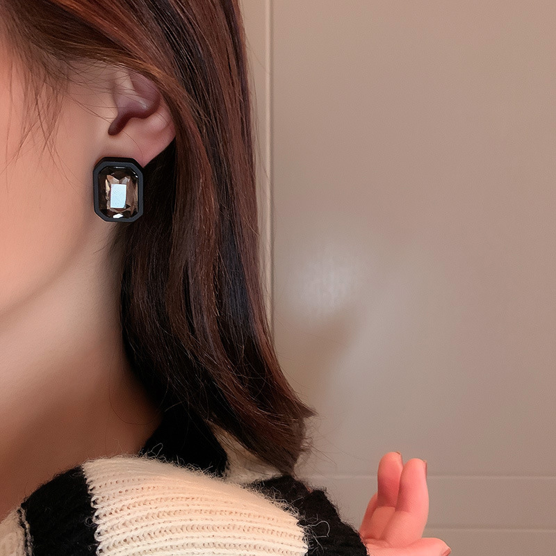 South Korea Dongdaemun Simple Rhinestone Geometric Square Ear Studs All-match Fashion Design Earrings Personality Fashion Net Red Earrings display picture 4