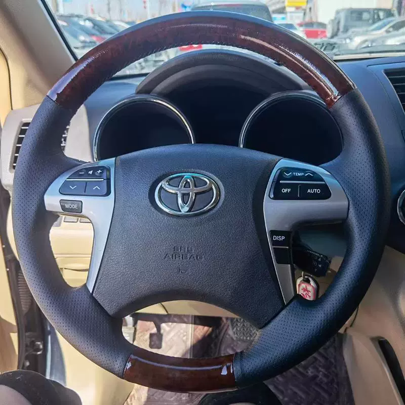06-08-11 Toyota Camry шестого поколения — кожаный чехол на руль, специальная оплётка, пошив в комплекте (полупакет)