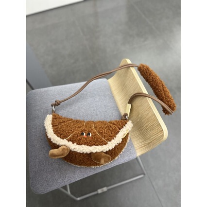 New Autumn/Winter Plush Shoulder Crossbody Bag with Maillard Style Horn Bag Design, Stylish and Versatile