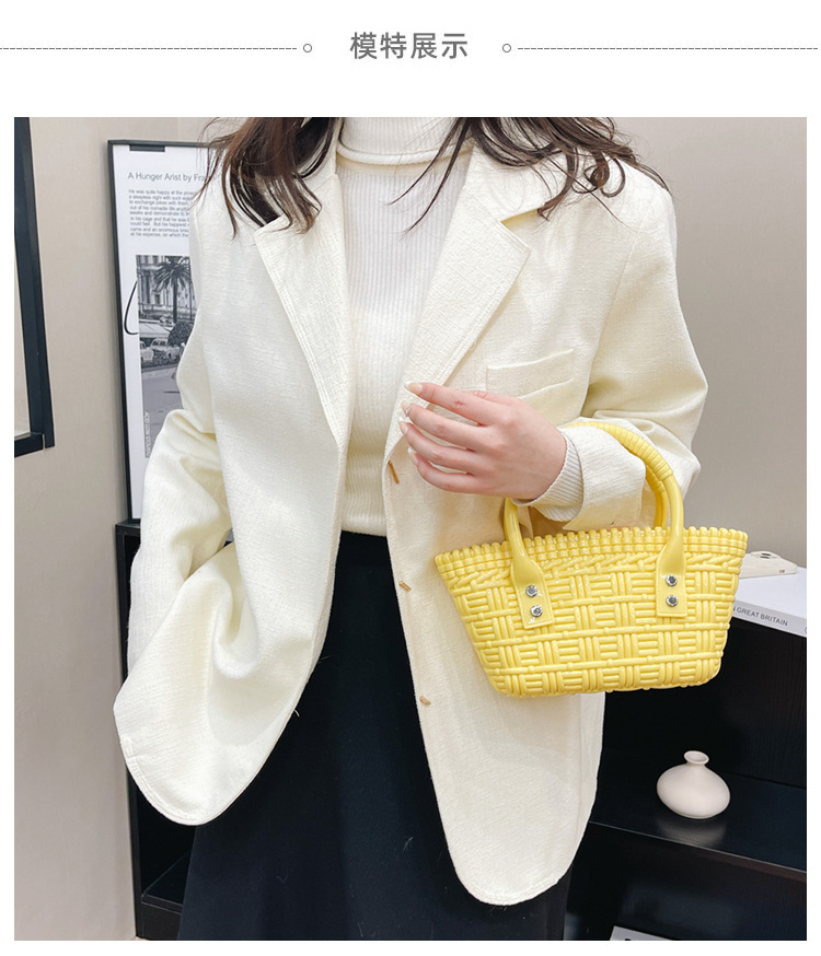 2025 New trendy and versatile crossbody mini vegetable basket jelly bag, fashionable hand-held woven bag, mini tote women's bag Application Scenario