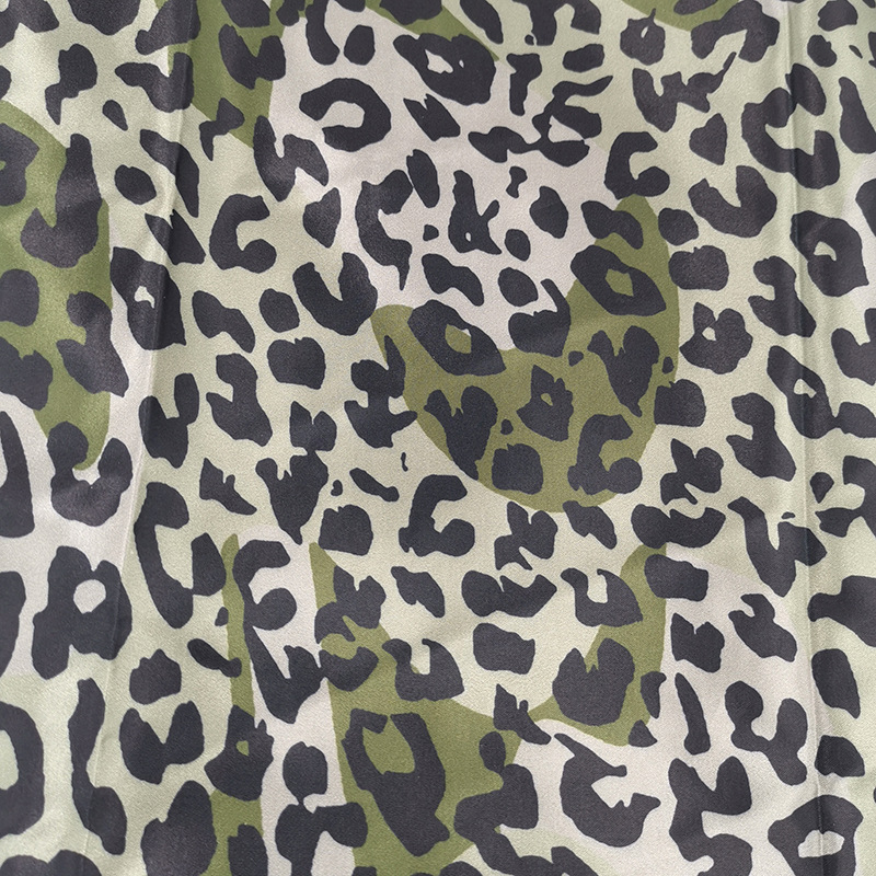 Inventario de tela de seda impresa de leopardo, ropa de dormir, sombrero de baño, ropa de mujer, almohada, tela impresa