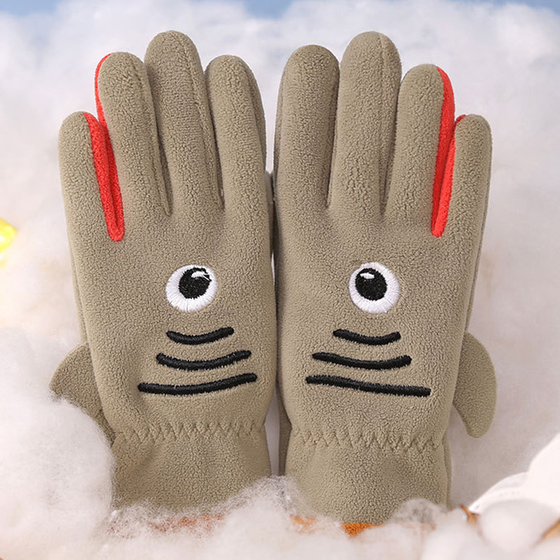 Guantes de invierno para niños con guantes de terciopelo de dibujos animados al aire libre para montar a favor de la piel, guantes de terciopelo de grano para niños y niñas.