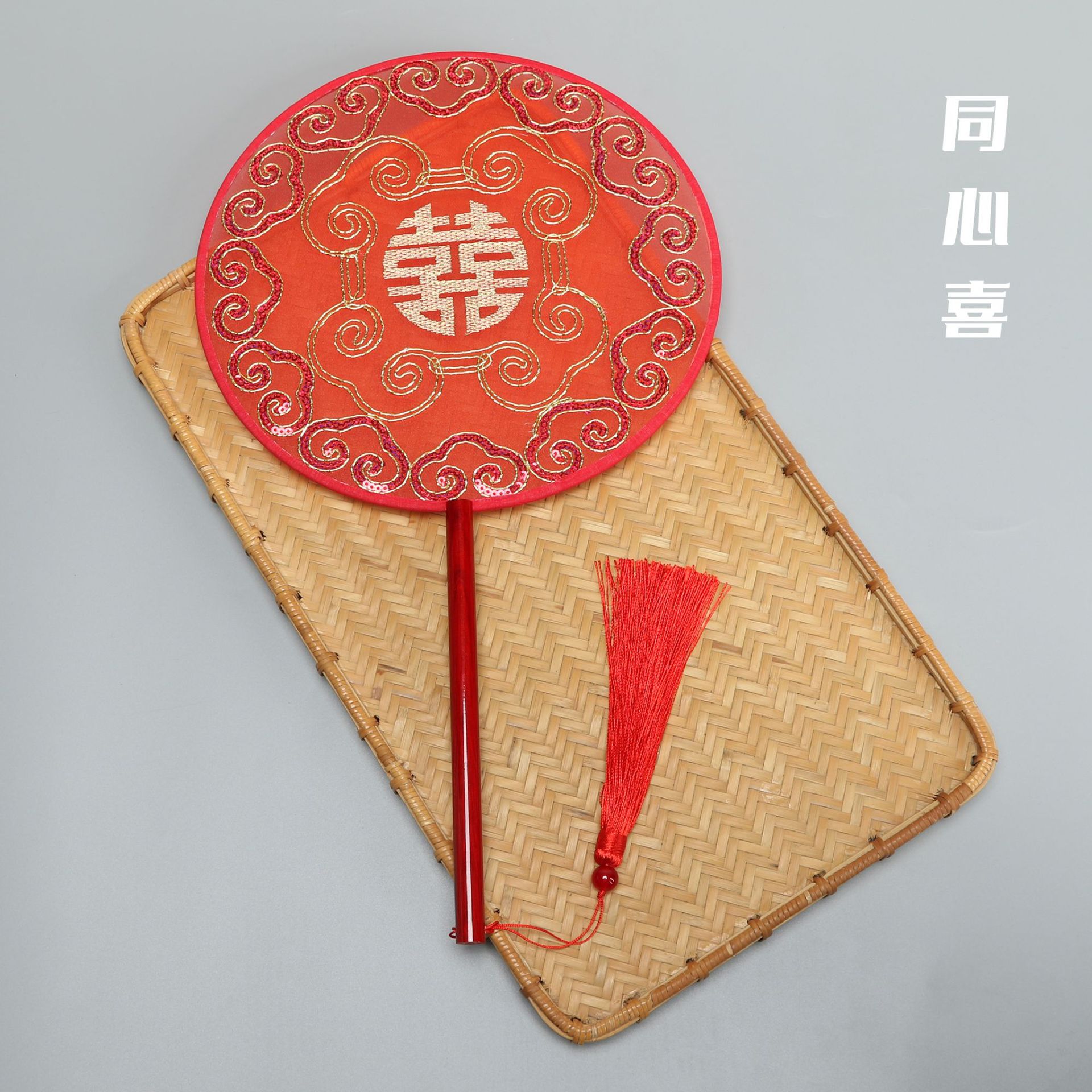 Nuevo estilo chino antiguo boda novia grupo ventilador bienvenido ventilador dama de honor padrino grupo ventilador boda bordado grupo ventilador al por mayor