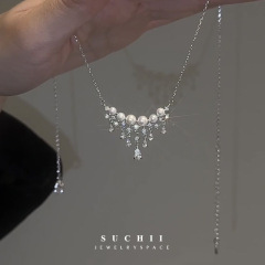 真珠の水滴の満天の星のネックレスは軽くて豪華です。