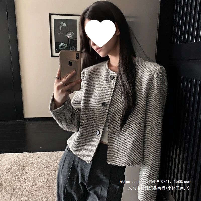 Spring/Autumn 2026 New Retro Round Neck Single-Breasted Top Striped Loose Elegant Chanel Style Short Fashion Top