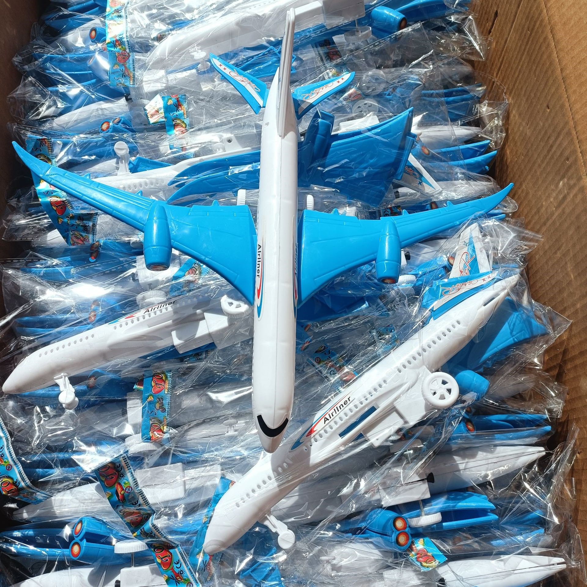 儿童玩具拉线大客机飞机  拼装塑料玩具 航空模型组装飞机地摊玩