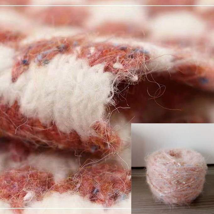 Venta al por mayor de mohair hilo de lentejuelas medio grueso colorido hecho a mano diy ganchillo piel suave suéter bola de lana paquete de material